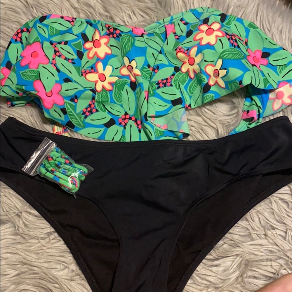 Bikini top is a S and bottom is a M